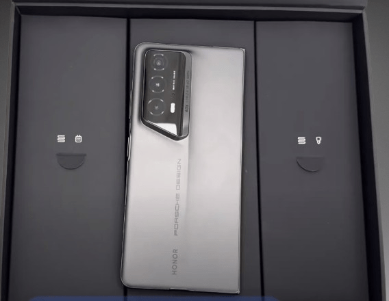 Honor Magic V2 RSR Porsche Design