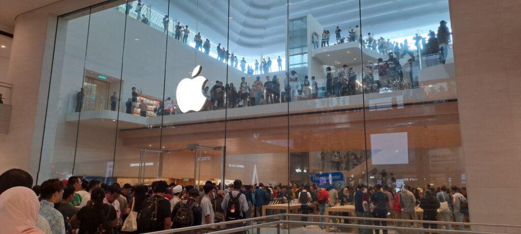 The Apple Official Store is opened Today at TRX Exchange Tower Kuala Lumpur.