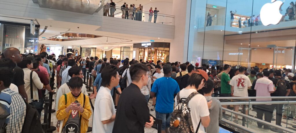 The Apple Official Store is opened Today at TRX Exchange Tower Kuala Lumpur.